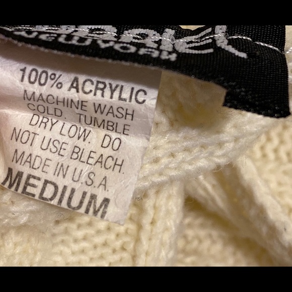 Butterfly style knit top - Picture 5 of 5